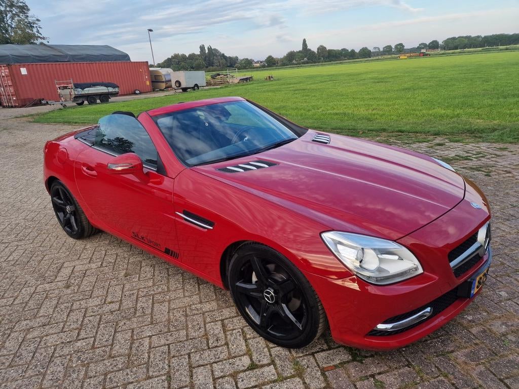 Mercedes-Benz SLK 1.8 Slk200 Turbo Roadster 2011 Rood, Auto's, Mercedes-Benz, 183 pk, 65 €/maand, 4 cilinders, Cabriolet