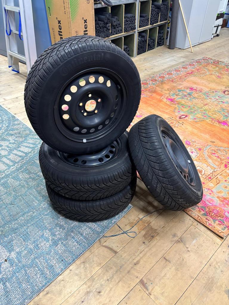 Continental winterbanden met stalen velgen 195/65 R15 -5x110, 15 inch, Banden en Velgen, 195 mm, Winterbanden