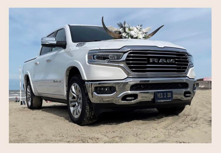 Dodge Ram 1500 trouwauto huren met of zonder chauffeur, Met chauffeur, Trouwauto