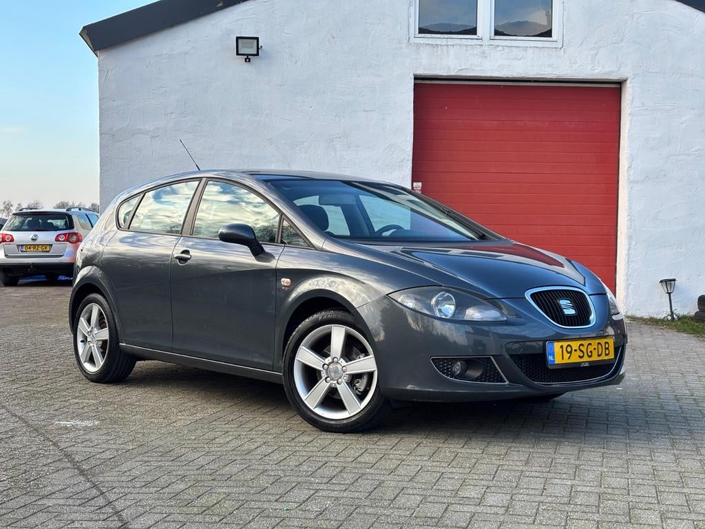 Seat Leon 2.0 16V FSI 110KW 2006 Grijs, Auto's, Seat, Voorwielaandrijving, Sportstoelen, Stof, Zwart