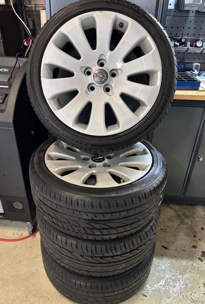 Opel Velgen 19 inch met banden 245/40/R19, Auto-onderdelen, Banden en Velgen, All Season, Personenwagen, Ophalen
