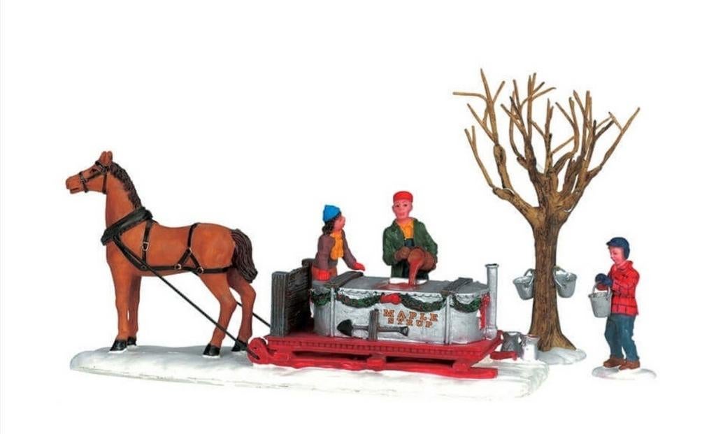 Lemax siroop  paars met slee set miniatuur kerstdorp, Diversen, Kerst, Ophalen of Verzenden