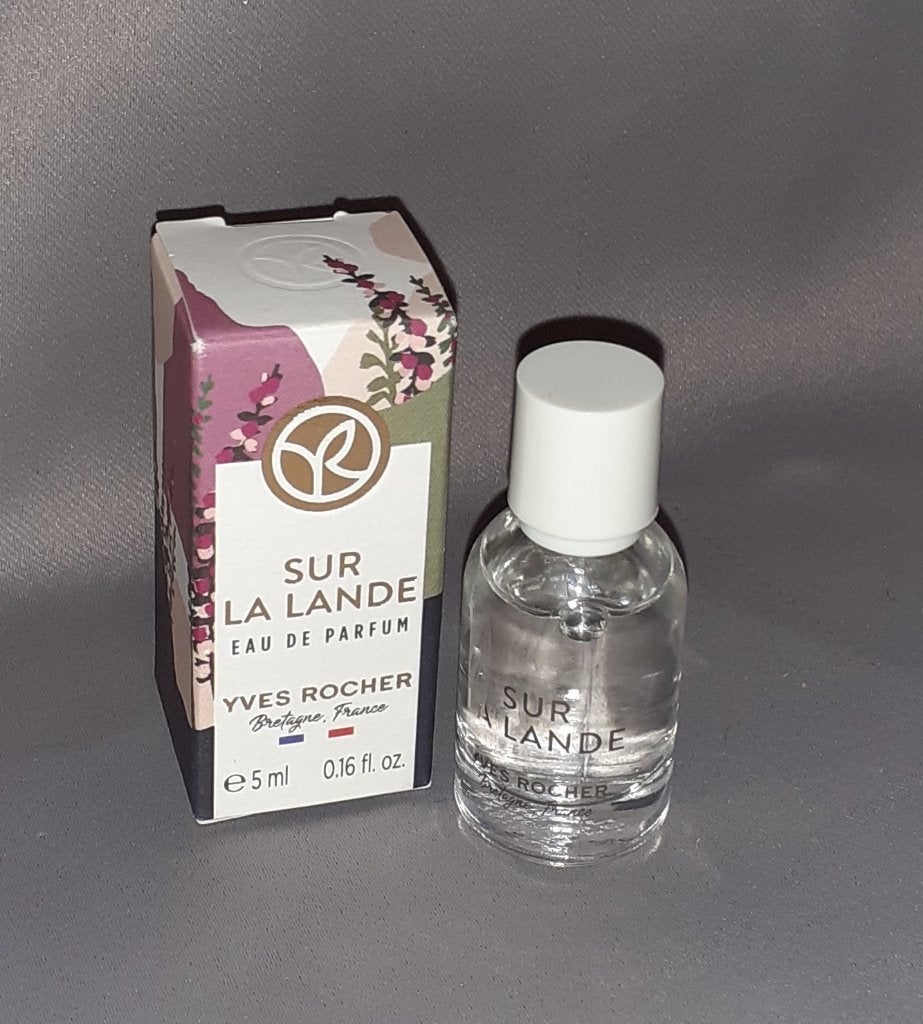 Volle parfum mini Yves rocher Sur la lande + Doosje, Ophalen of Verzenden, Zo goed als nieuw, Miniatuur, Gevuld
