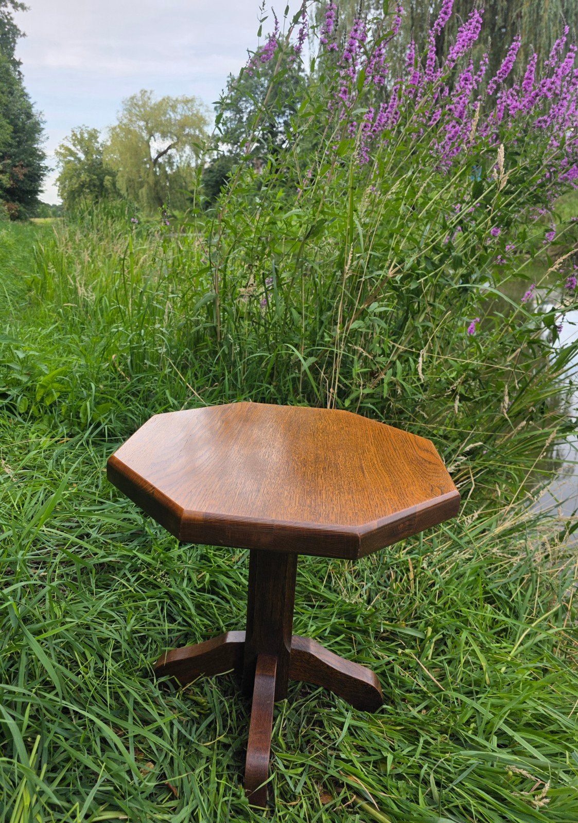 Massief eiken vintage bijzettafel – achthoekig, Huis en Inrichting, Tafels | Bijzettafels, 45 tot 60 cm, Minder dan 55 cm, Vintage / Landelijk / Rustiek