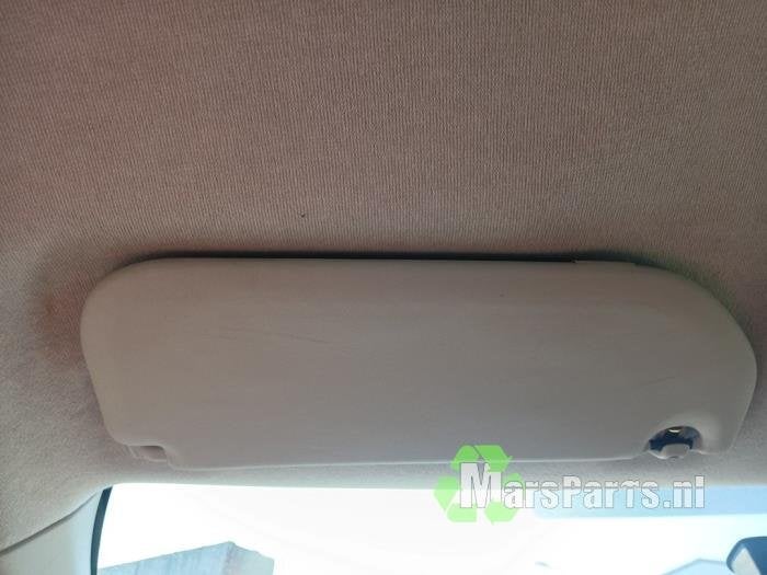 Zonneklep van een Citroen C3
