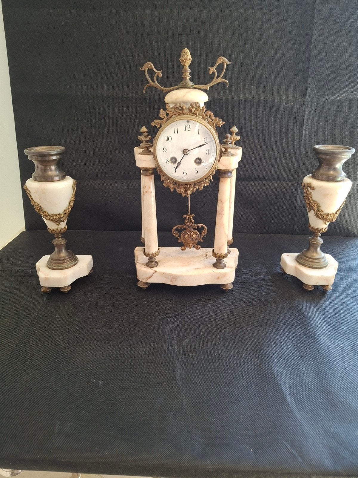 Antiek wit marmeren klokkenstel met bronzen ornamenten, Ophalen of Verzenden