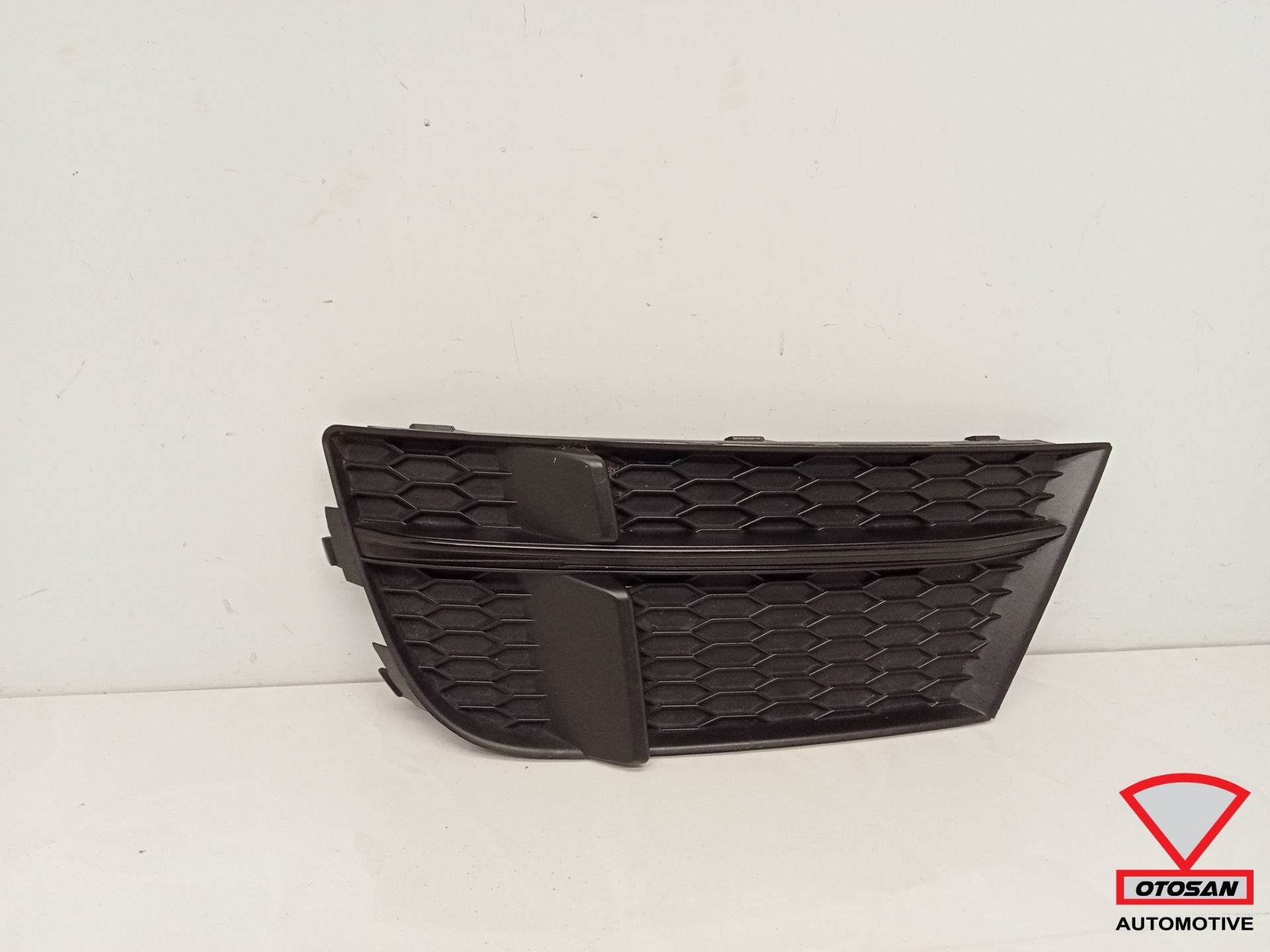 Bumper rooster Grille Links Voor Audi A3 8V 8V3807681N