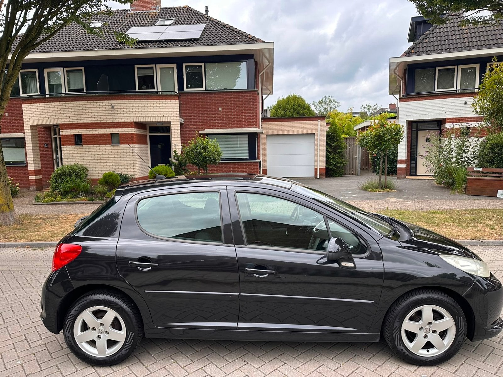 Peugeot 207 1.4 16V 5DRS 2006 Zwart, Auto's, Voorwielaandrijving, 1360 cc, 4 cilinders, Origineel Nederlands