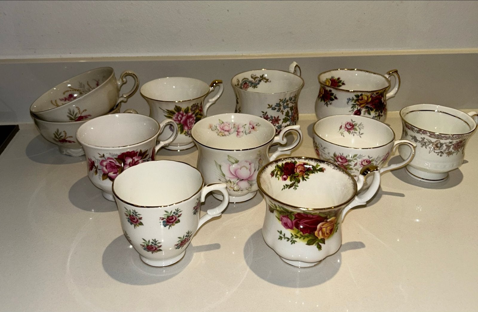 Diverse porseleinen kopjes met bloemmotief, Ophalen of Verzenden