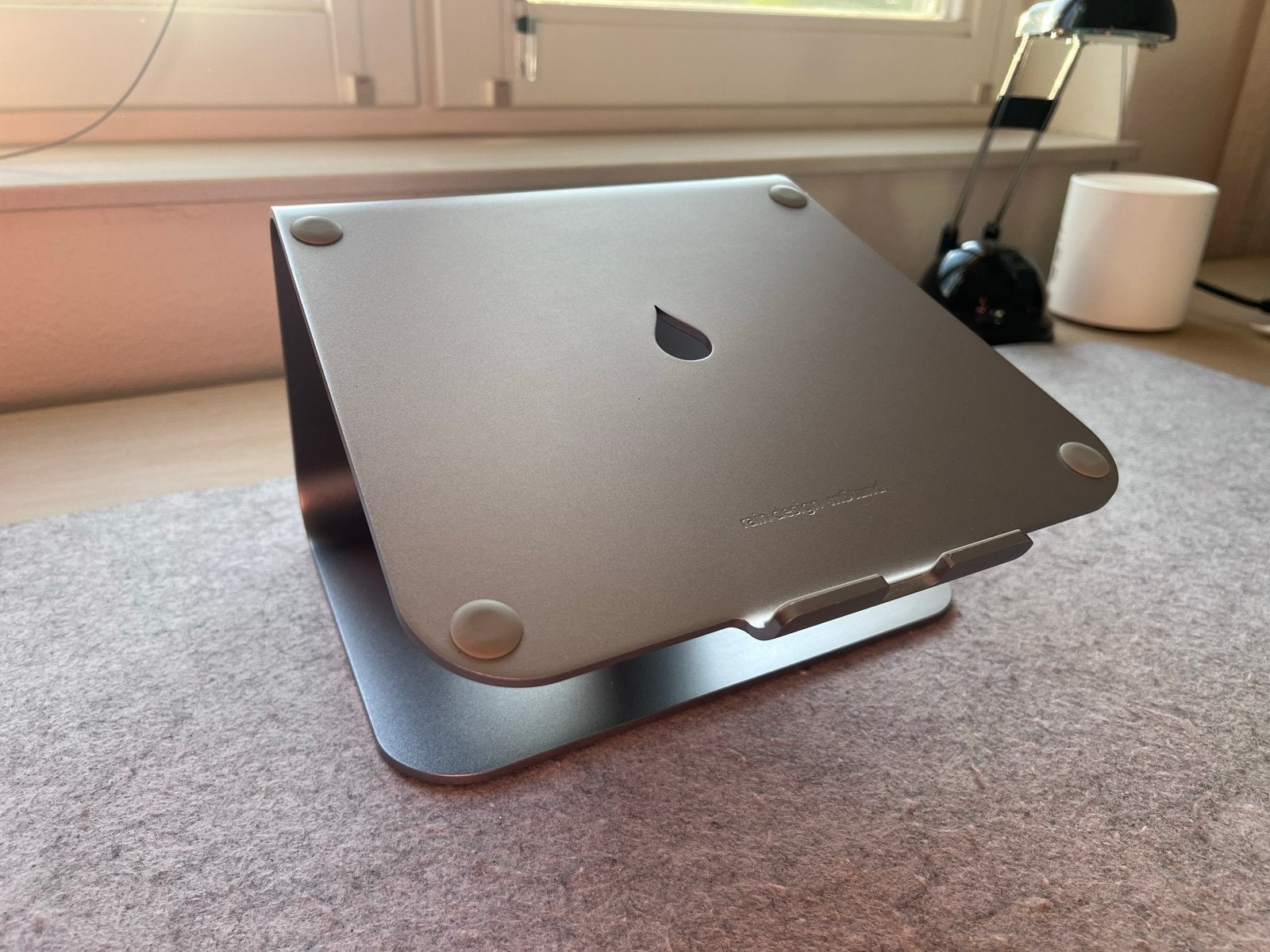 Laptopstandaard van Rain Design mStand, aluminium - Zilver, Computers en Software, Laptopstandaarden, Ophalen of Verzenden, Zo goed als nieuw