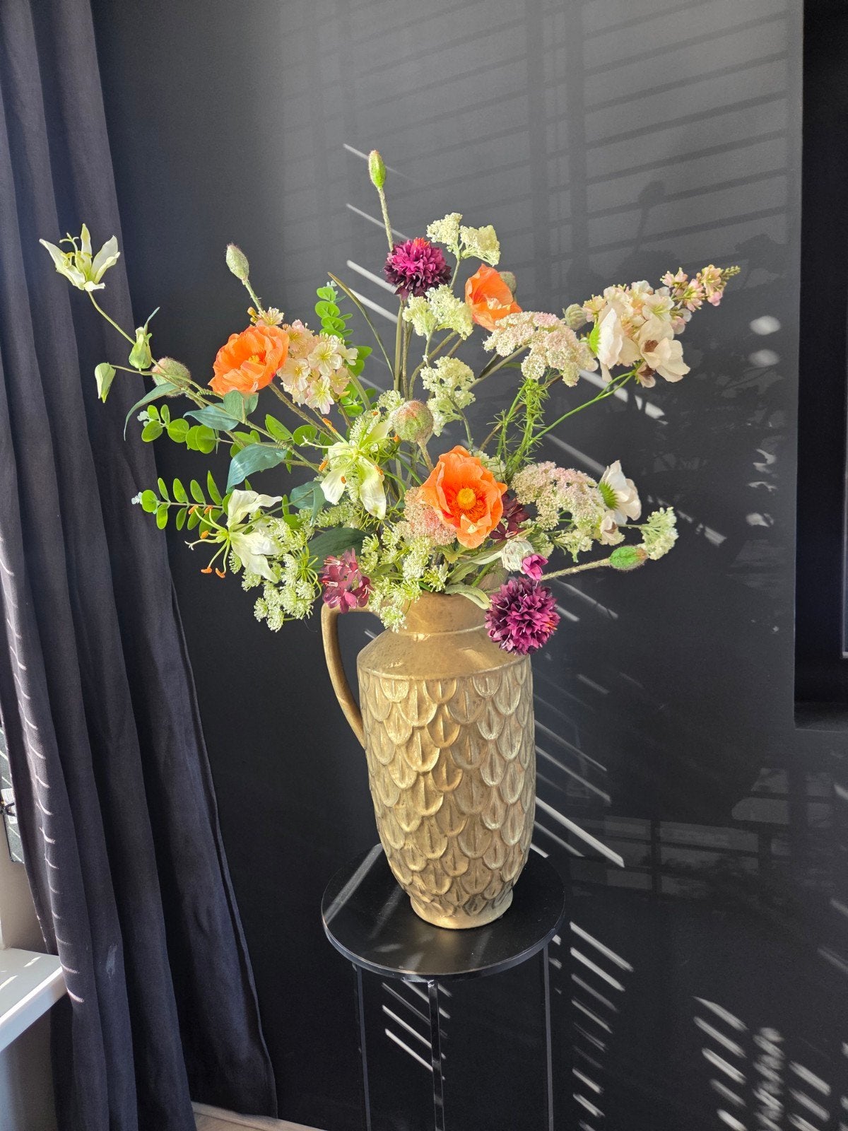 Grote gouden vaas met kunstbloemen, Ophalen, Overige materialen, Goud, Met patroon/structuur