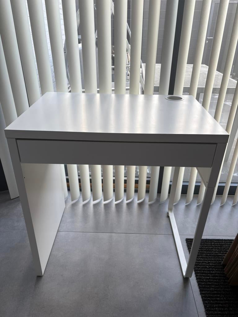 Bureau wit IKEA Zo goed als nieuw, Huis en Inrichting, Ophalen of Verzenden, Zo goed als nieuw
