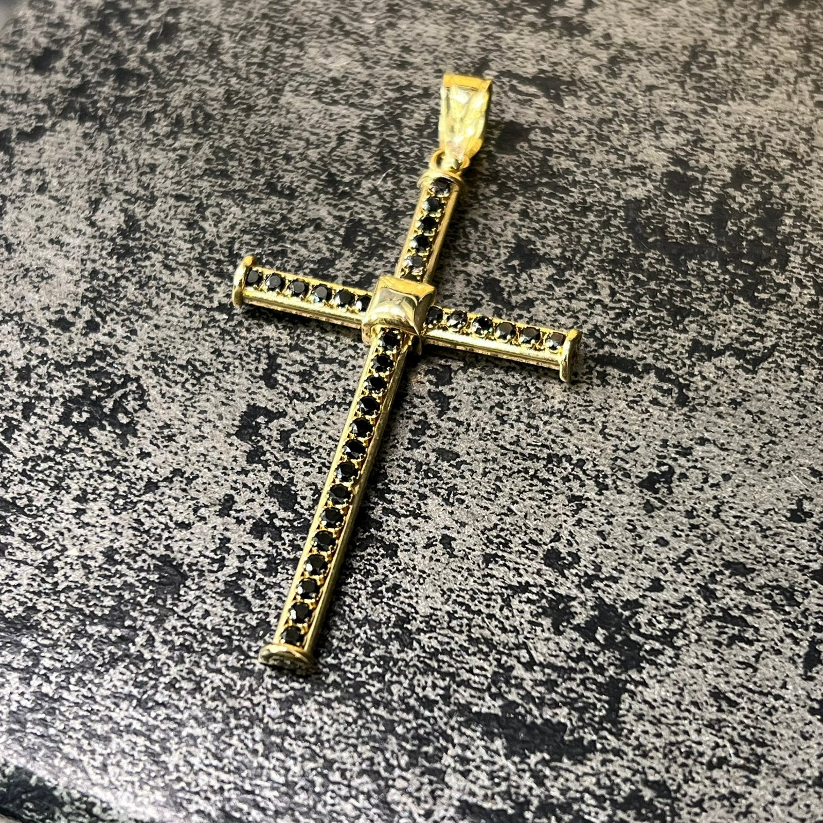 14k gouden kruis kettinghanger nieuw zwart stenen, Ophalen of Verzenden, Zo goed als nieuw, Goud, Kruis of Symbool