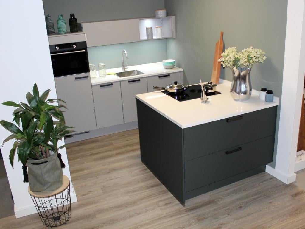 EC6  Complete keuken met ATAG apparatuur en Bora kookplaat, Huis en Inrichting, Ophalen, Overige kleuren, Waldstraße 53-57, 33415 Verl  Duitsland