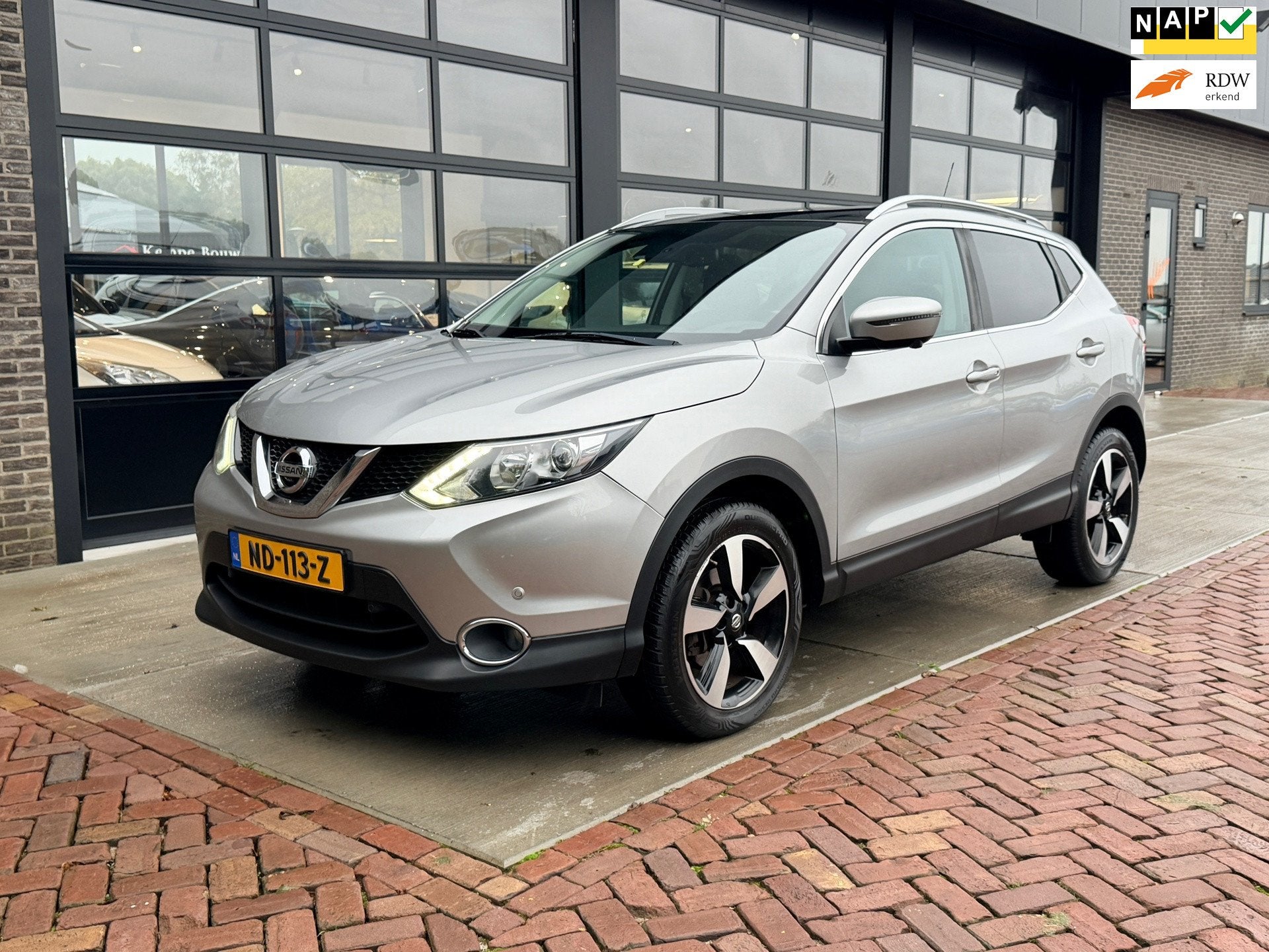 Nissan Qashqai 1.2 N-Connecta | Pano | Clima | Cruise | 360, Auto's, Voorwielaandrijving, Stof, Gebruikt, Euro 6