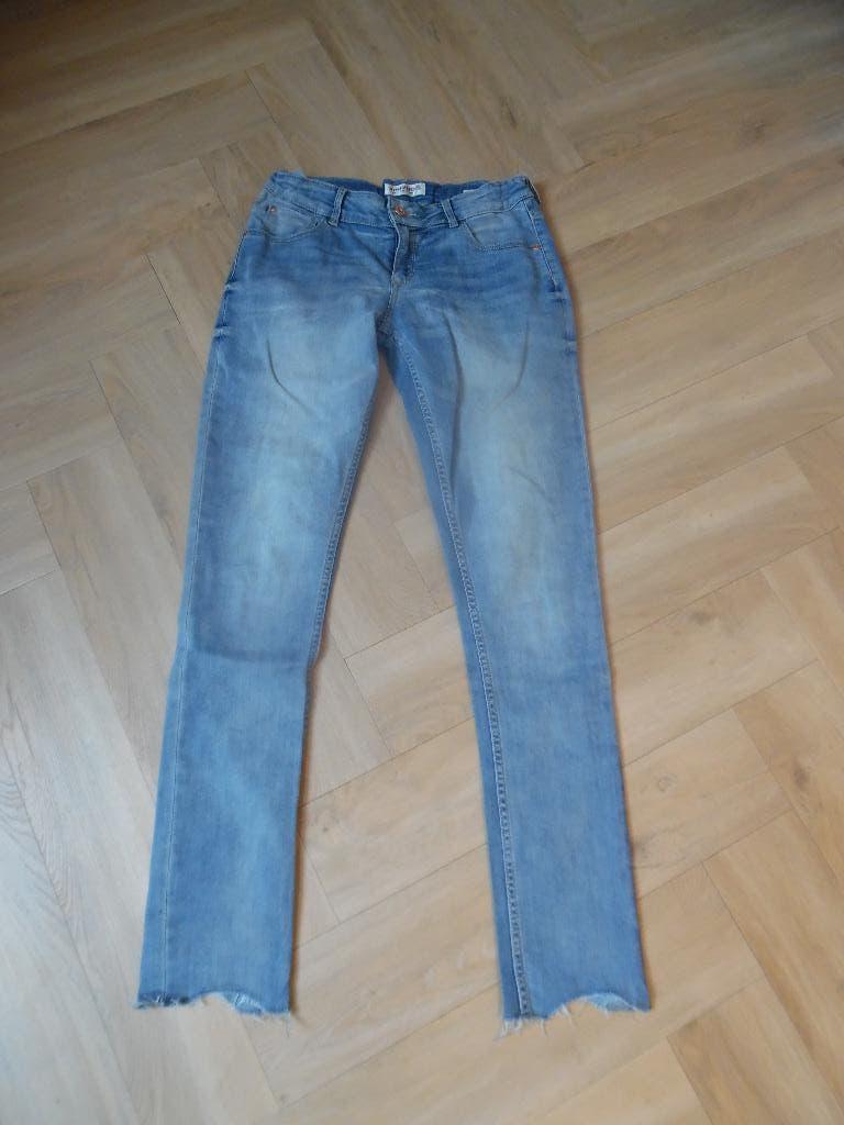 Spijkerbroek Vingino mt 176 zgan, Kinderen en Baby's, Broek, Meisje, Ophalen of Verzenden, Zo goed als nieuw