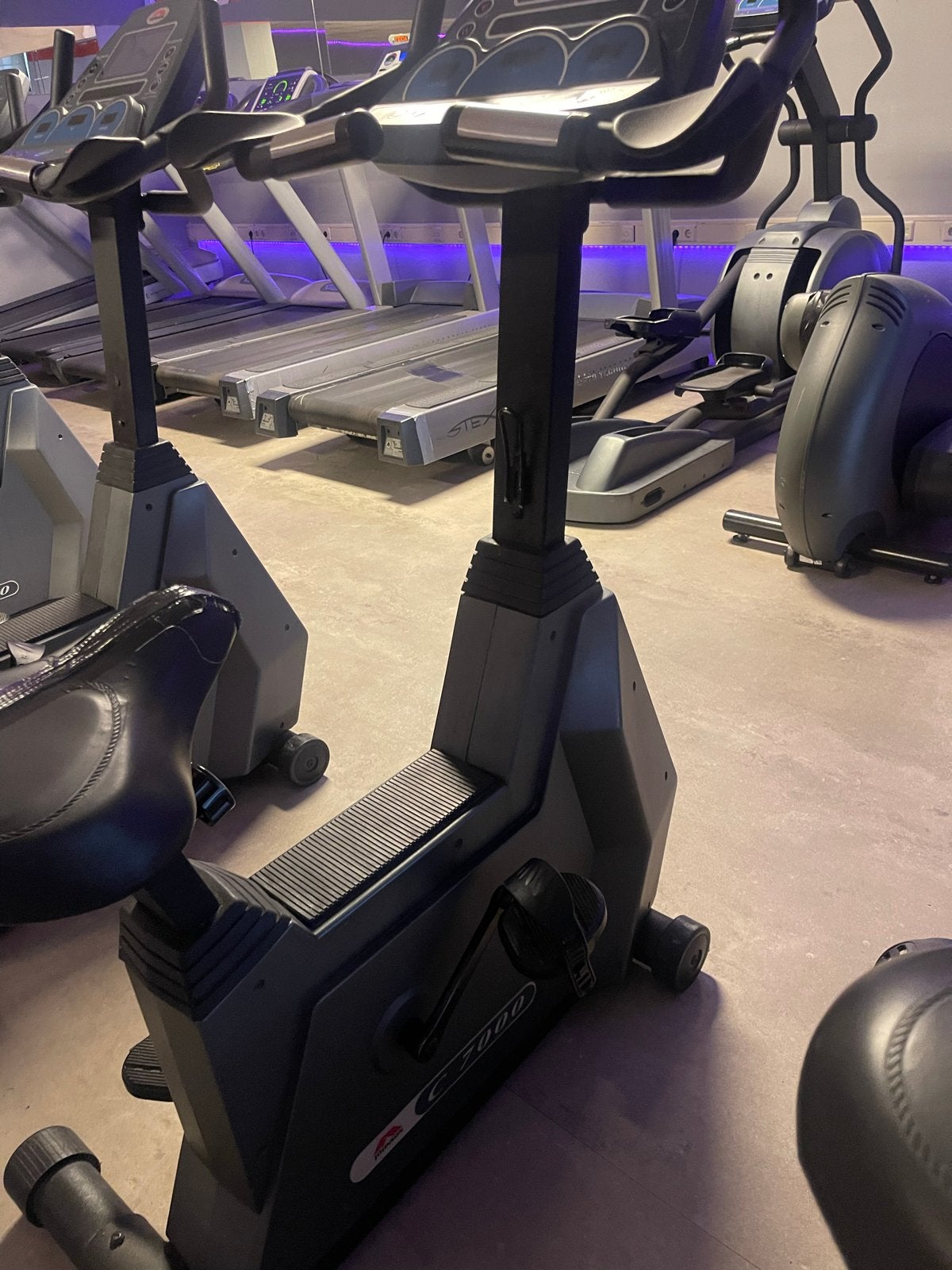 Foto 3 van Diverse fitnessapparatuur: hometrainer, crosstrainer, stepap