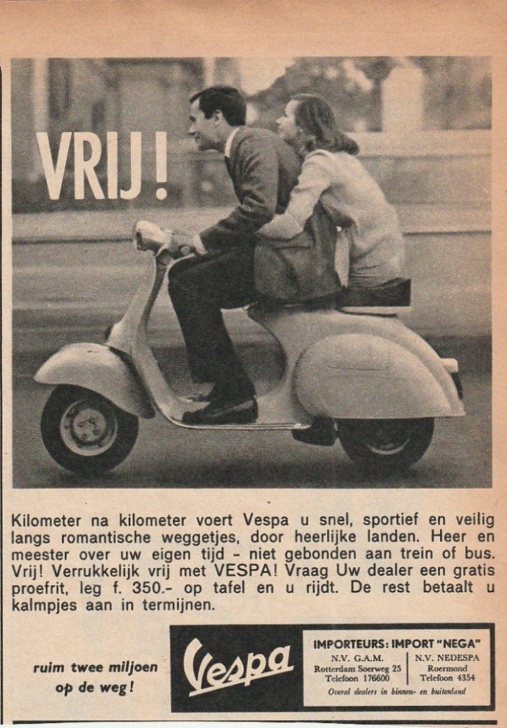 Retro reclame 1960 Vespa brommer scooter snel sportief, Verzenden, Overige typen