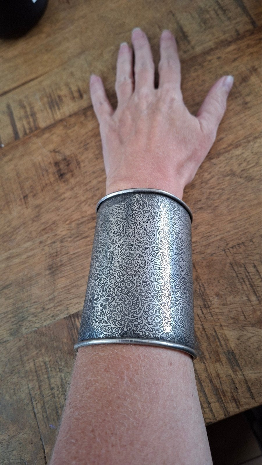 Brede Indiase manchet armband – Verzilverd – Boho bloemenpat, Ophalen of Verzenden, Gebruikt, Zilver, Overige materialen