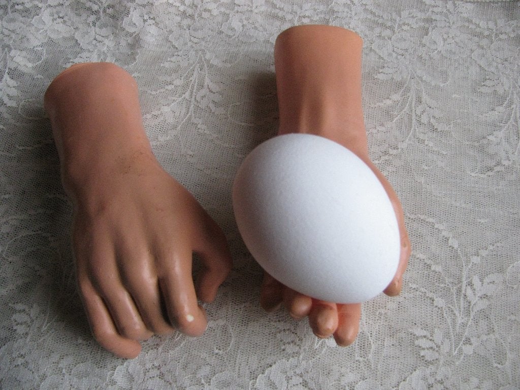 Grote Mannen Handen van een Pop - 13 x 5 cm, Verzenden