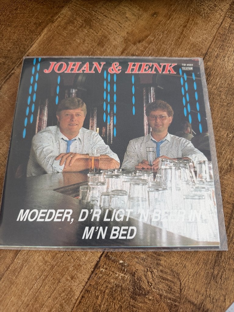 Johan en Henk-Moeder der ligt  n beer in mijn bed., Ophalen of Verzenden, Zo goed als nieuw, Nederlandstalig