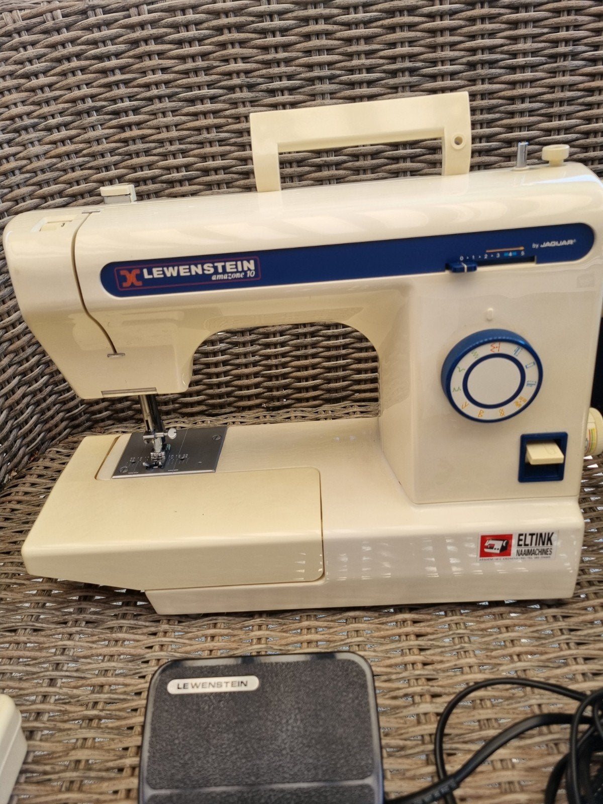 Lewenstein Amazone 10 Naaimachine - Zo goed als nieuw, Hobby en Vrije tijd, Naaimachines en Toebehoren, Ophalen, Zo goed als nieuw