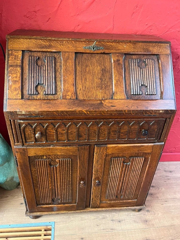 Klassieke eikenhouten secretaire met houtsnijwerk, Ophalen, Gebruikt