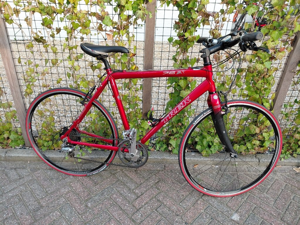 Trek 7.6FX afgewerkt met Bontrager, Framemaat 56cm, 28 inch, Gebruikt, Velgrem, Meer dan 20 versnellingen