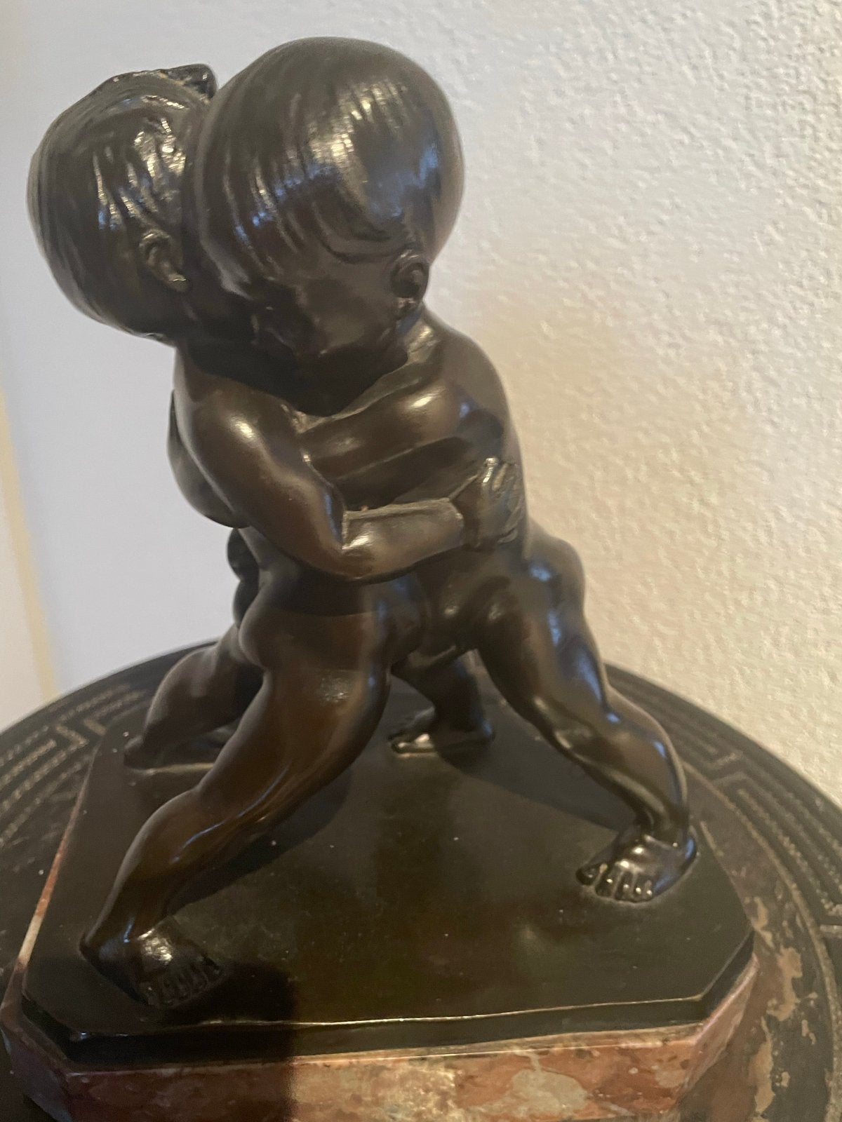 Bronzen beeld van G. Pillig - Twee spelende kinderen, Groep mensen, Ophalen of Verzenden, Brons, Beeld
