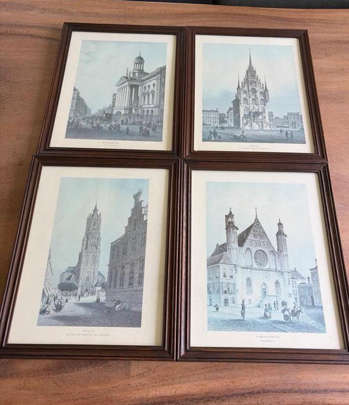 Set van 4 ingelijste stadsgezichten: Delft, Gouda, Den Haag,, Antiek en Kunst, Kunst | Etsen en Gravures, Handgekleurd, 1800 - 1899