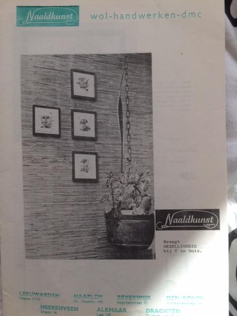 folder van Naaldkunst wol handwerken DMC vintage, Ophalen of Verzenden, Gelezen, Folder