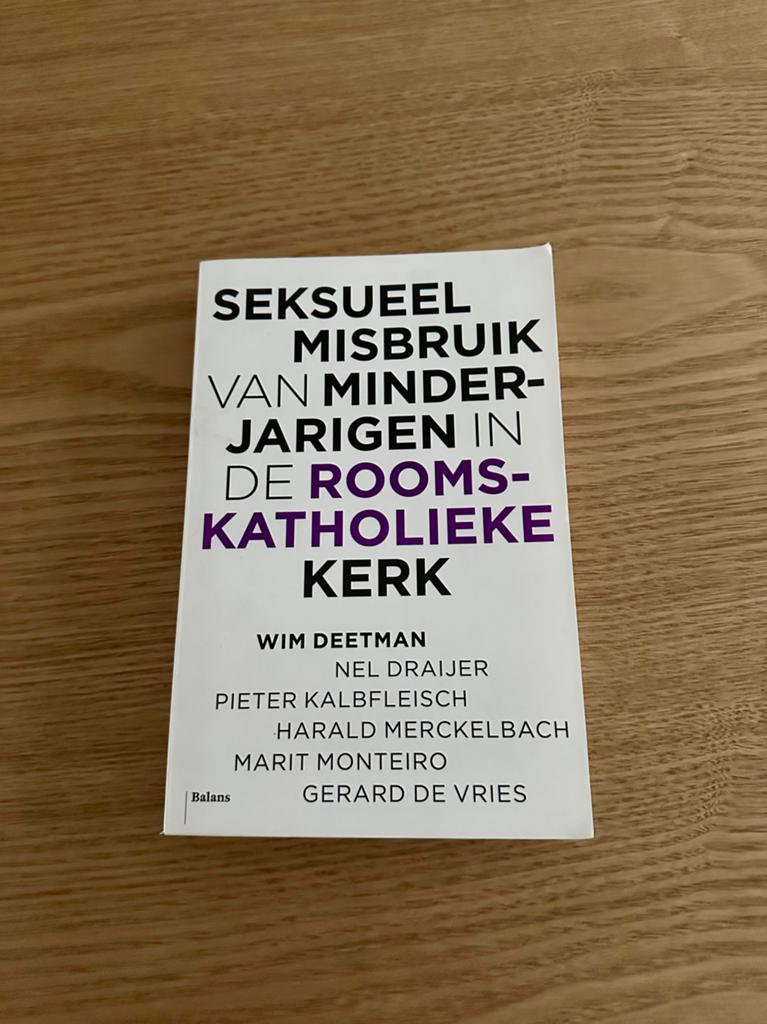 Seksueel misbruik van minderjarigen in de R-Katholieke Kerk., Ophalen of Verzenden, Gelezen