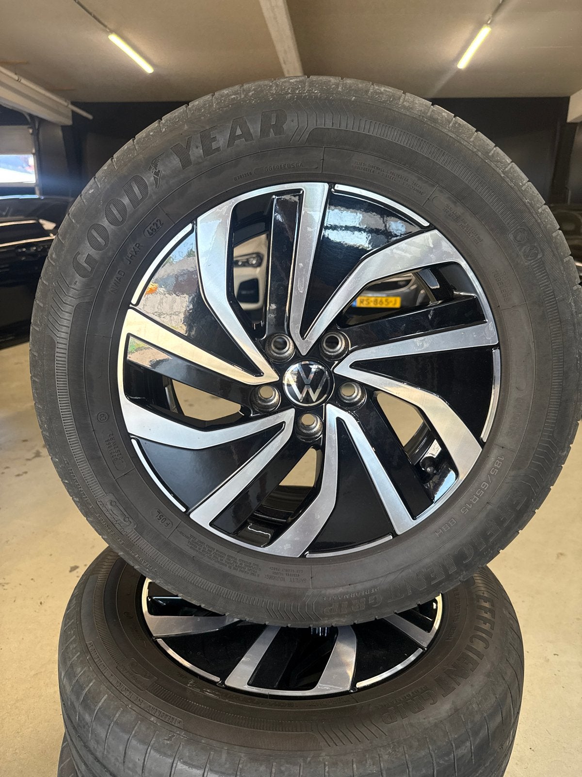 Originele VW Polo velgen met Goodyear banden, Auto-onderdelen, Banden en Velgen, Gebruikt, 16 inch, Banden en Velgen, All Season