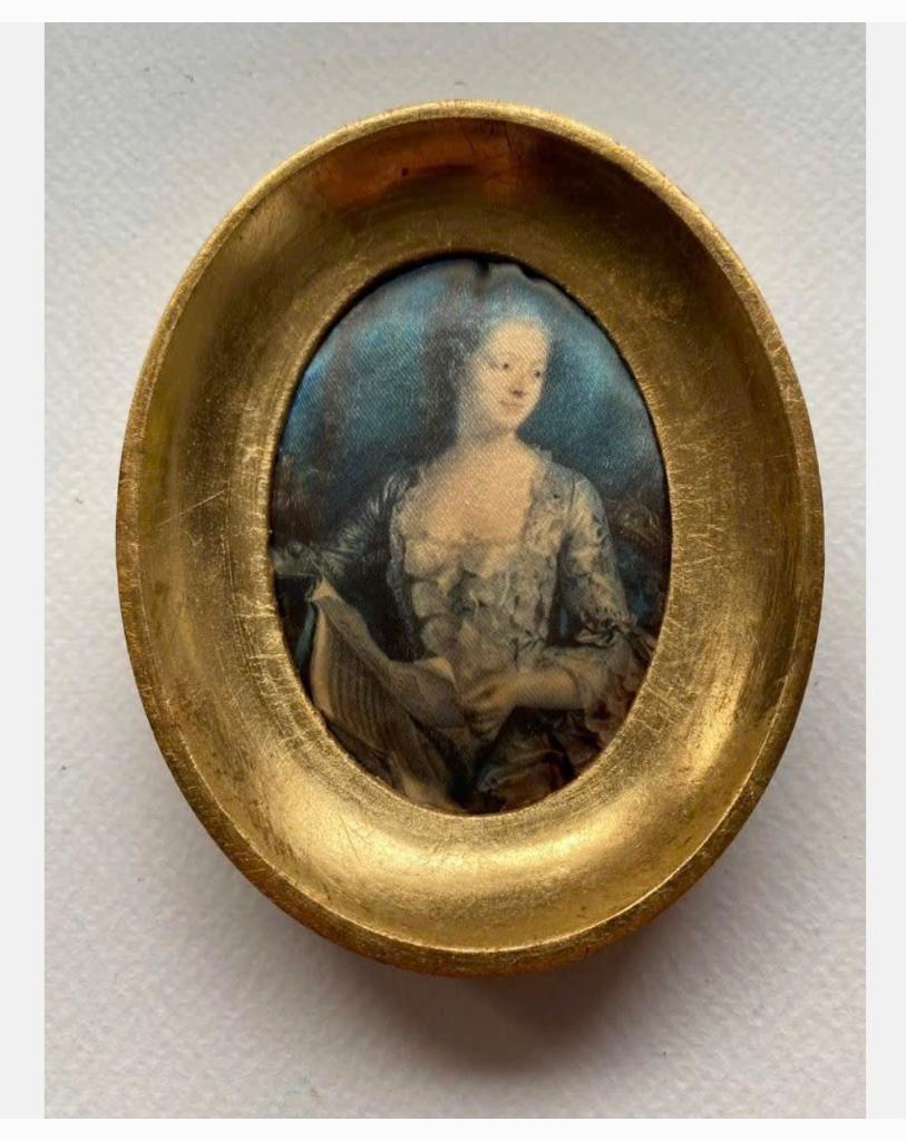 Goudkleurig lijstje “Dame” stoffen afbeelding 10 x 8 x 1,8cm, Ophalen of Verzenden
