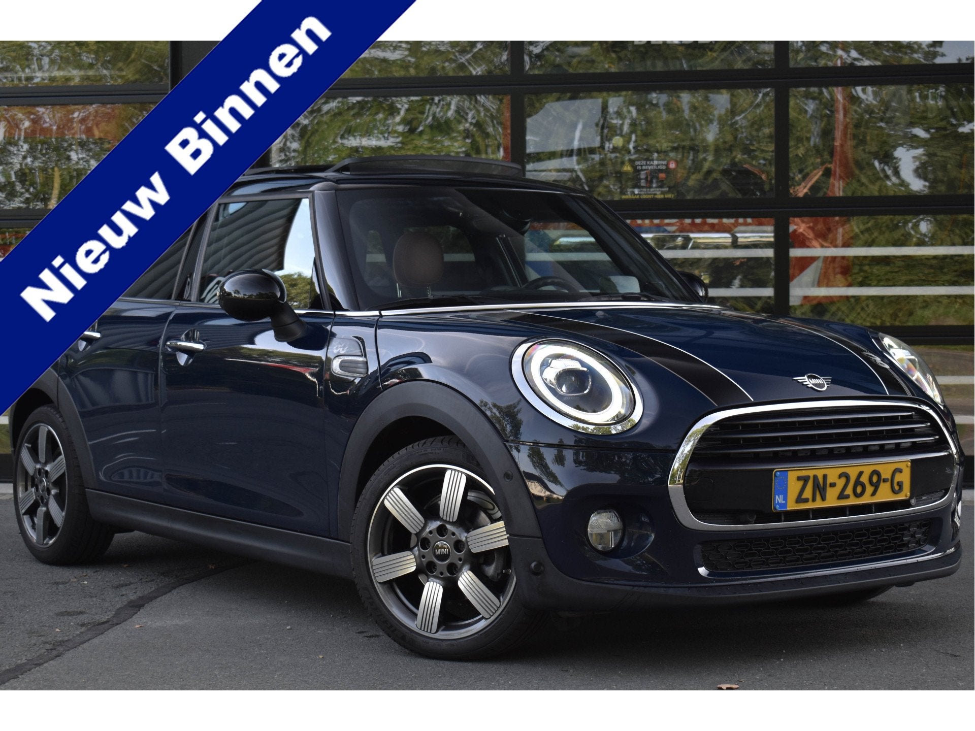 MINI 5-deurs 1.5 Cooper 60 Years | Pano | Leder | Head Up |, Auto's, Dealer onderhouden, Met garantie (alle), Blauw, 19 km/l