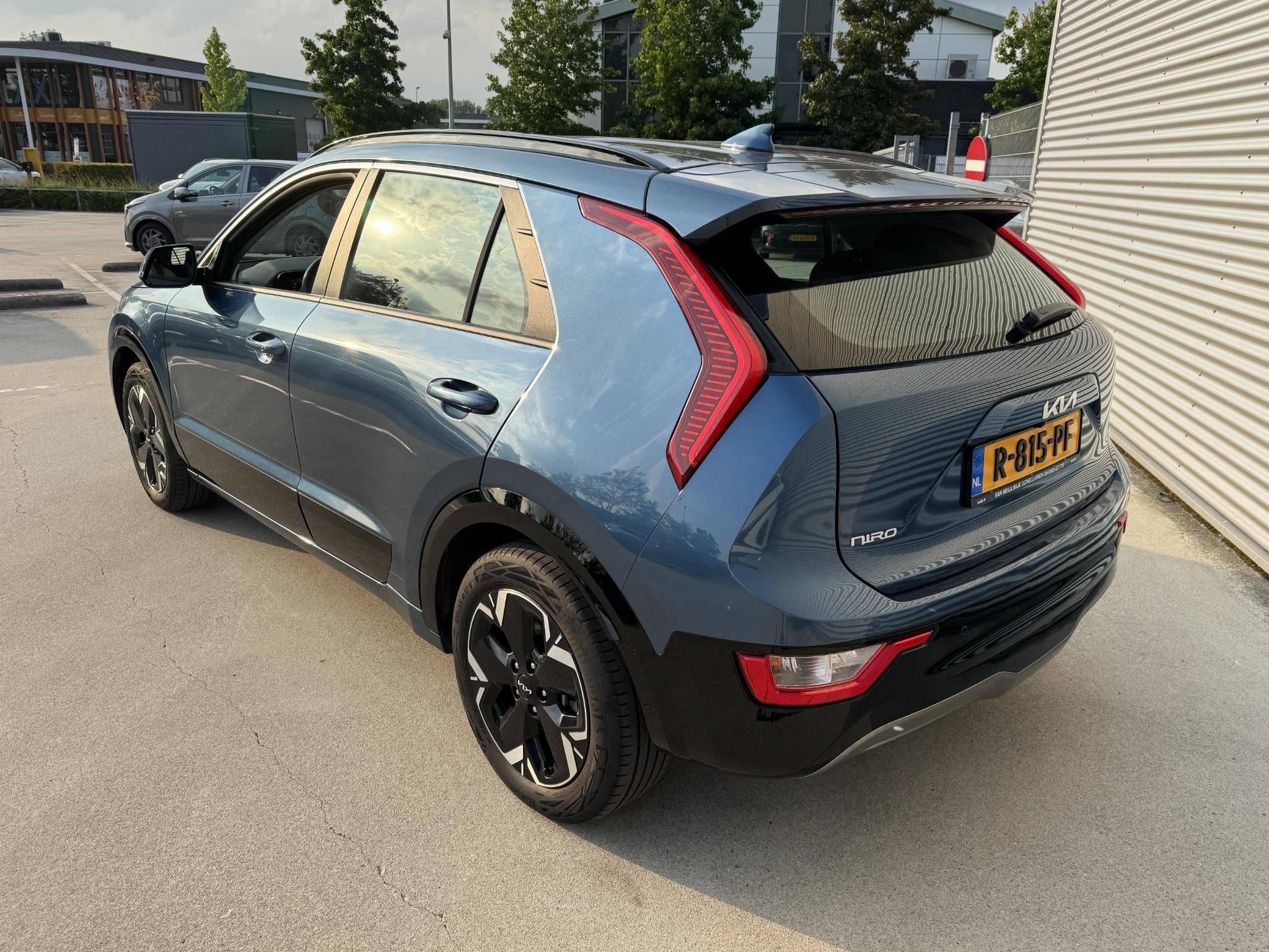 Kia Niro EV DynamicLine 64.8 kWh SOH 100% | NW door ons gele, Gebruikt, 750 kg, Automatische klimaatregeling, Leder en Stof