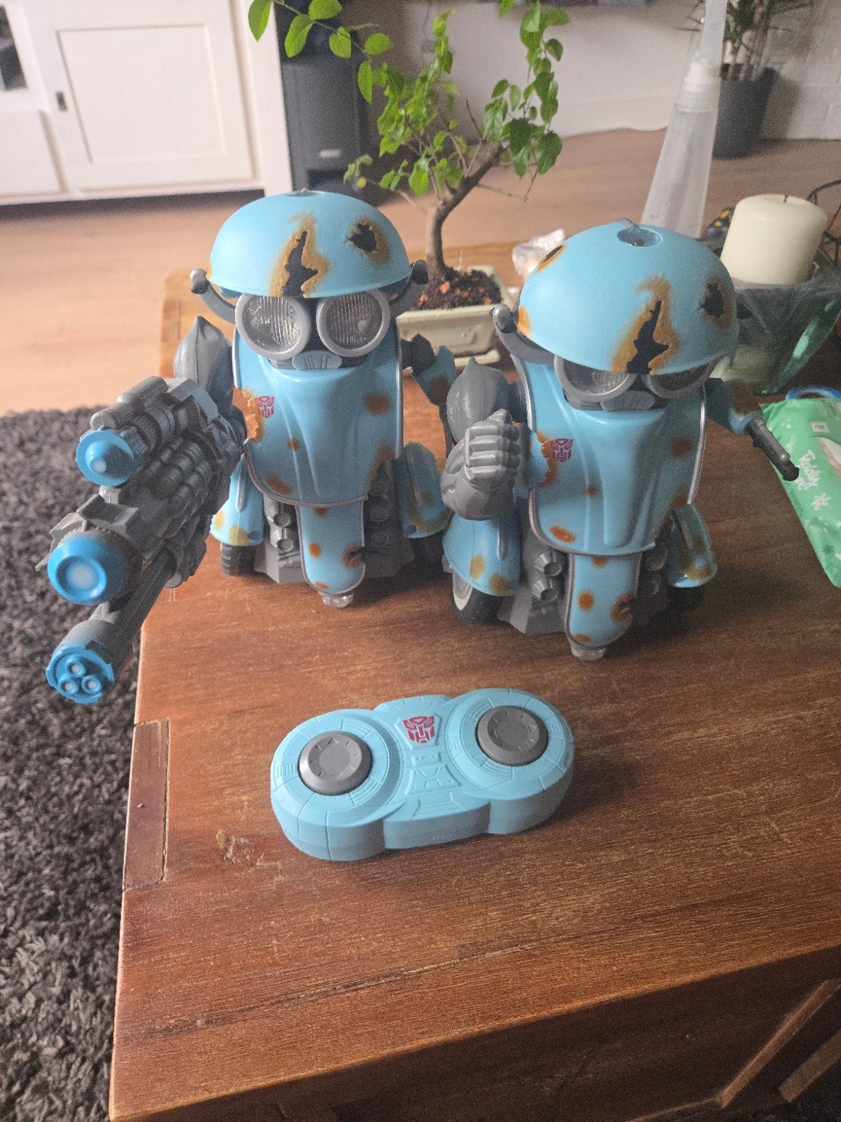 2 Transformers Bumblebee RC bots met 1 afstandsbediening, Elektro, Gebruikt, Ophalen of Verzenden, RTR (Ready to Run)