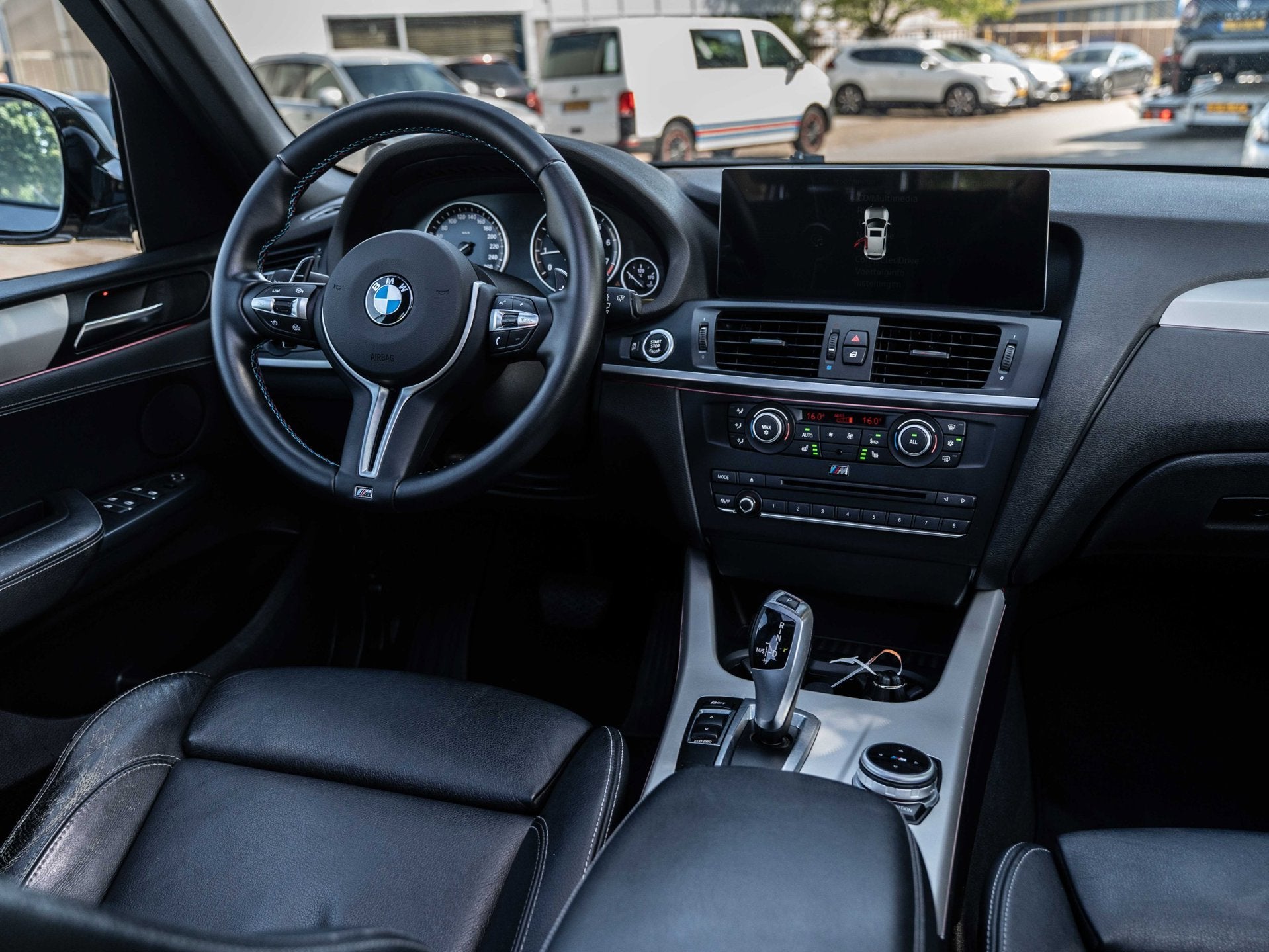 BMW X3 XDrive20i Upgrade Edition - AUTOMAAT - PANORAMADAK -, Auto's, Euro 5, Gebruikt, Zwart, 4 cilinders