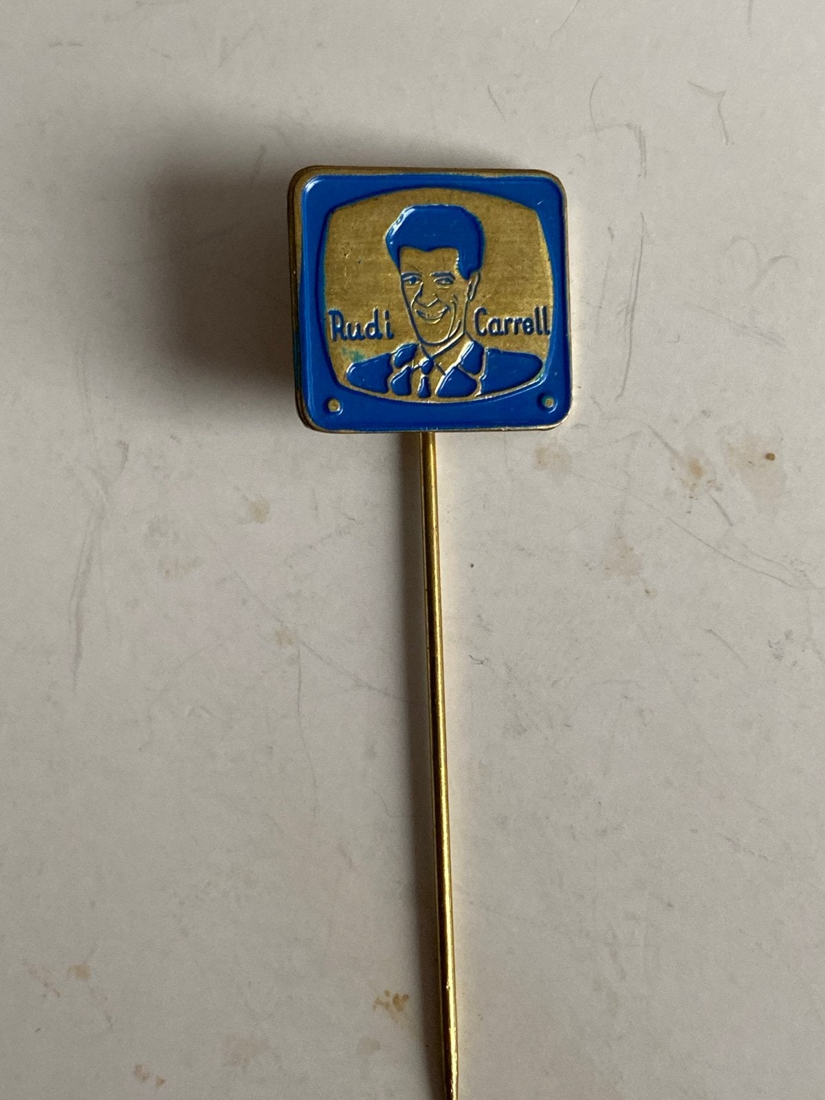 Vintage Speldje Rudi Carrell - Zeldzaam Item, Ophalen of Verzenden, Gebruikt, Overige onderwerpen, Speldje of Pin
