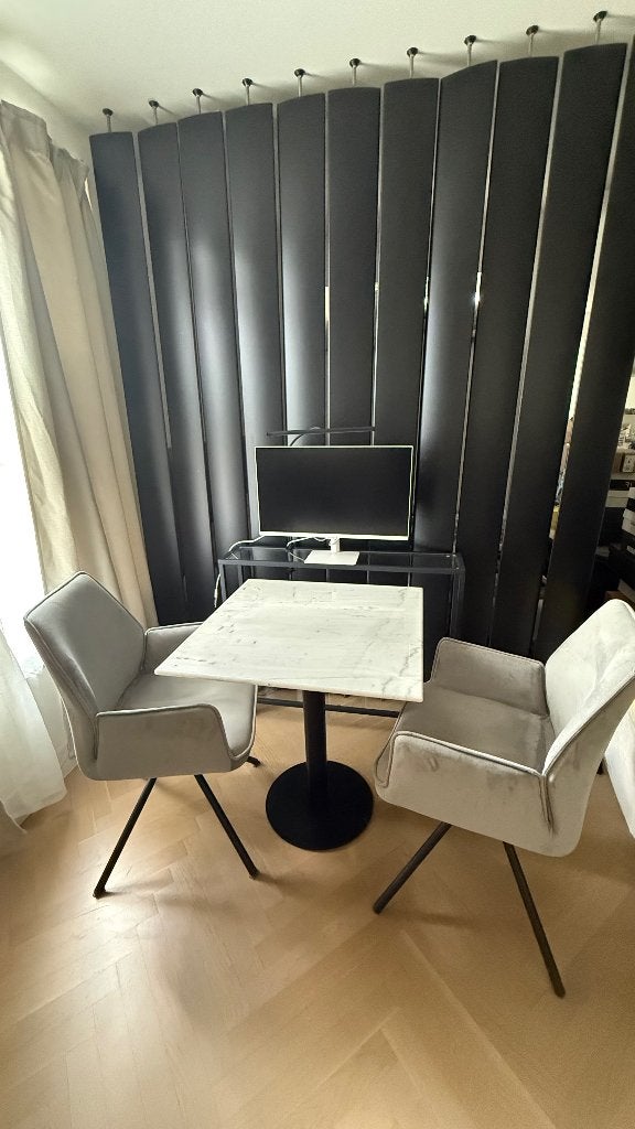 Sklum Eettafel met 2 stoelen eetstoelen marmer marble, Ophalen, Zo goed als nieuw, Rechthoekig, 50 tot 100 cm