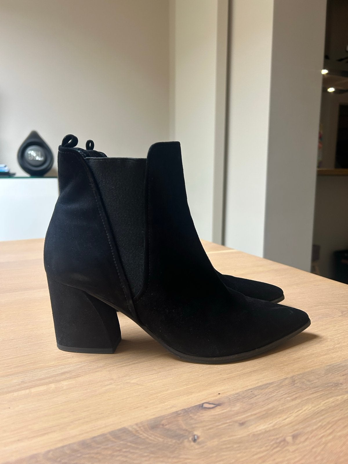 Kennel & Schmenger suède enkellaarsjes maat 37,5, Kleding | Dames, Zwart, Lage of Enkellaarzen, Ophalen of Verzenden, Zo goed als nieuw