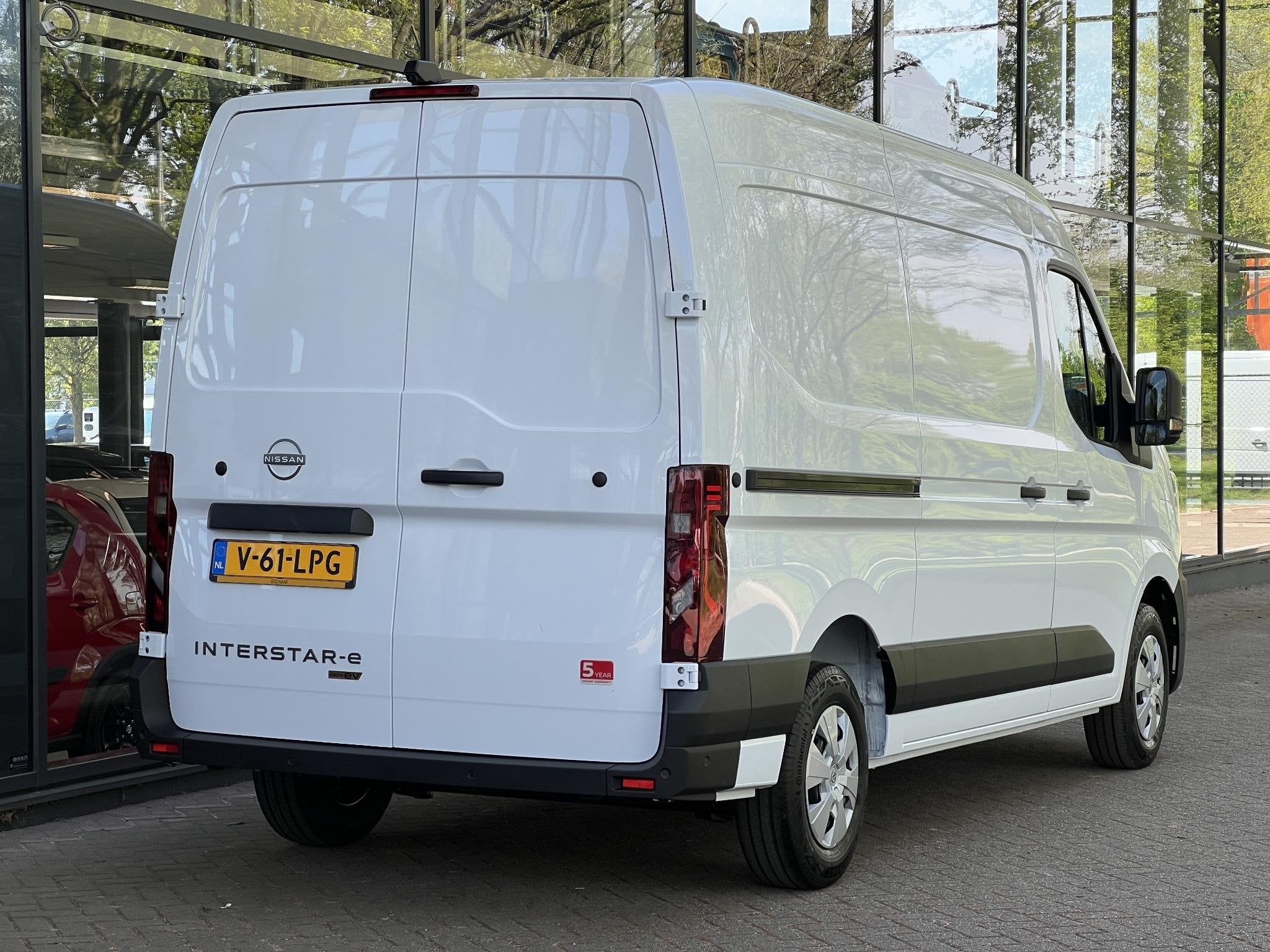 Nissan Interstar-e L2H2 Limited 87 kWh | DEMO, Auto's, 143 pk, 2000 kg, Leder en Stof, Wit