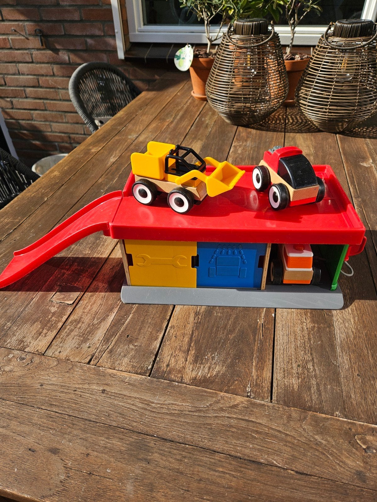 Houten garage met voertuigen, Ophalen of Verzenden, Gebruikt