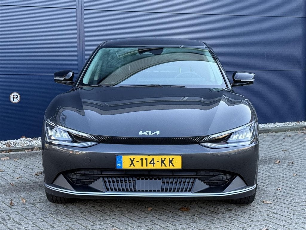 Kia EV6 Light Edition 58 kWh | Trekhaak | SOH 99% I Navigati, Auto's, Kia, Automaat, Gebruikt, 750 kg, Leder en Stof