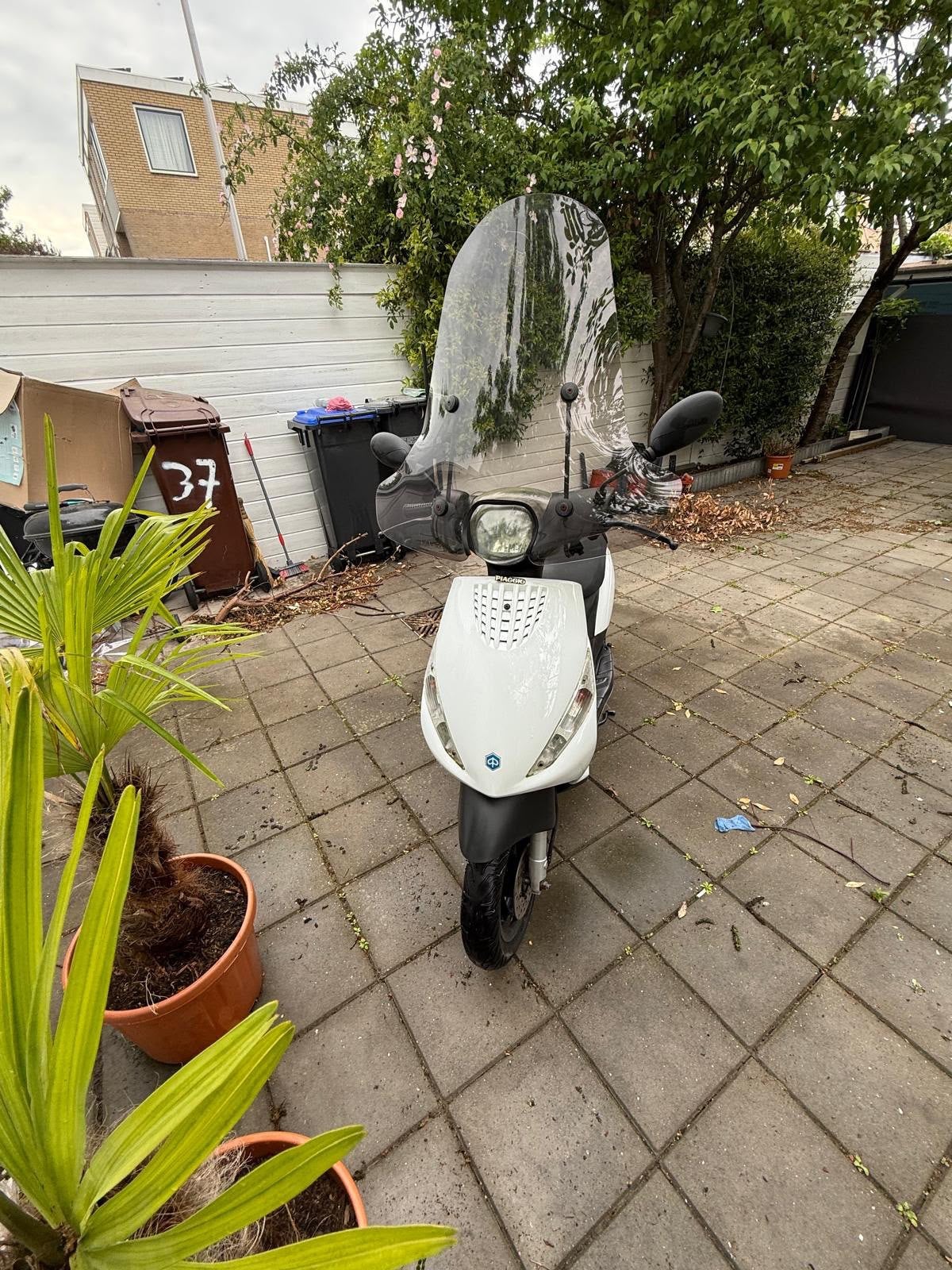 Zip 4 - takt, Ophalen, Zo goed als nieuw, Benzine, Zip