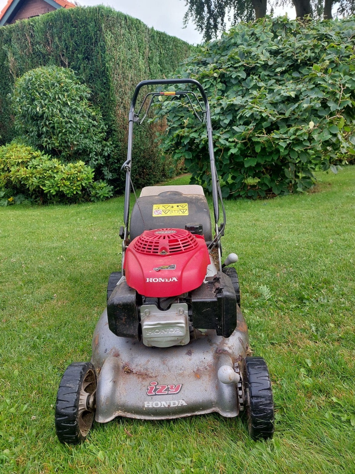 Honda Izy Benzinemaaier - Sterke motor, roestig maaidek, Tuin en Terras, Grasmaaiers, Ophalen, Gebruikt, Benzine-grasmaaier