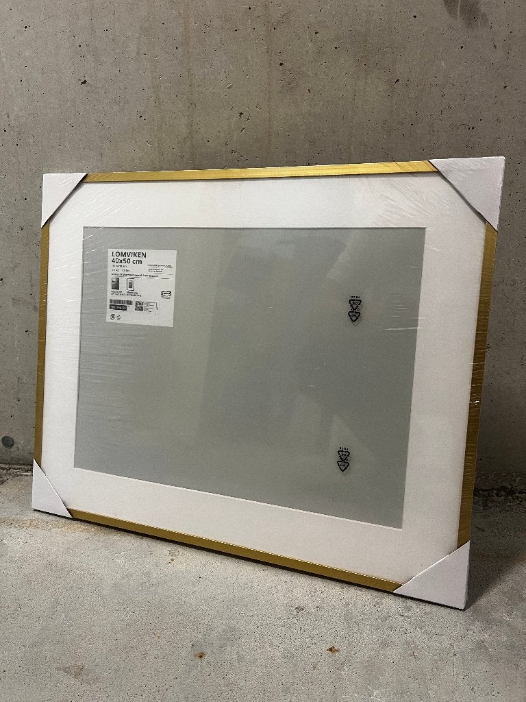 NIEUW in folie: IKEA LOMVIKEN Lijst Goud (40x50 cm), Ophalen, Met passe-partout, Nieuw, Glas
