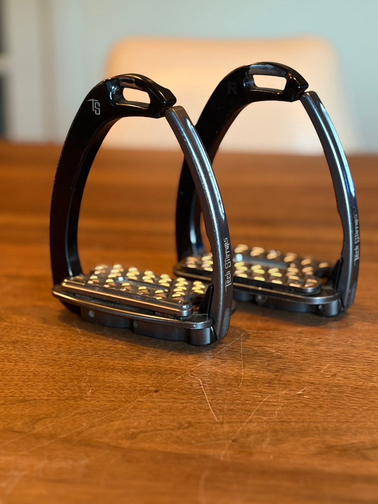 Tech stirrups veiligheids beugels shock absorbing, Dieren en Toebehoren, Ophalen of Verzenden, Gebruikt, Stijgbeugels