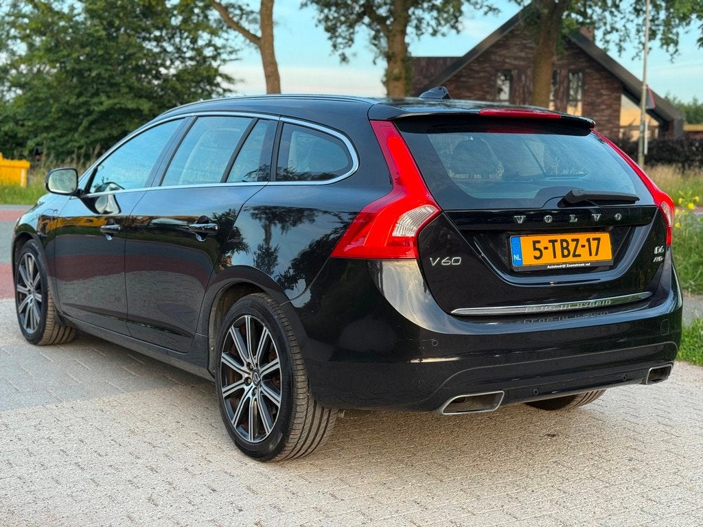 Volvo V60 2.4 D6 AWD Plug-In Hybrid Summum Automaat ACC Pano, Auto's, Volvo, Automaat, Zwart, Vierwielaandrijving, 11 kWh