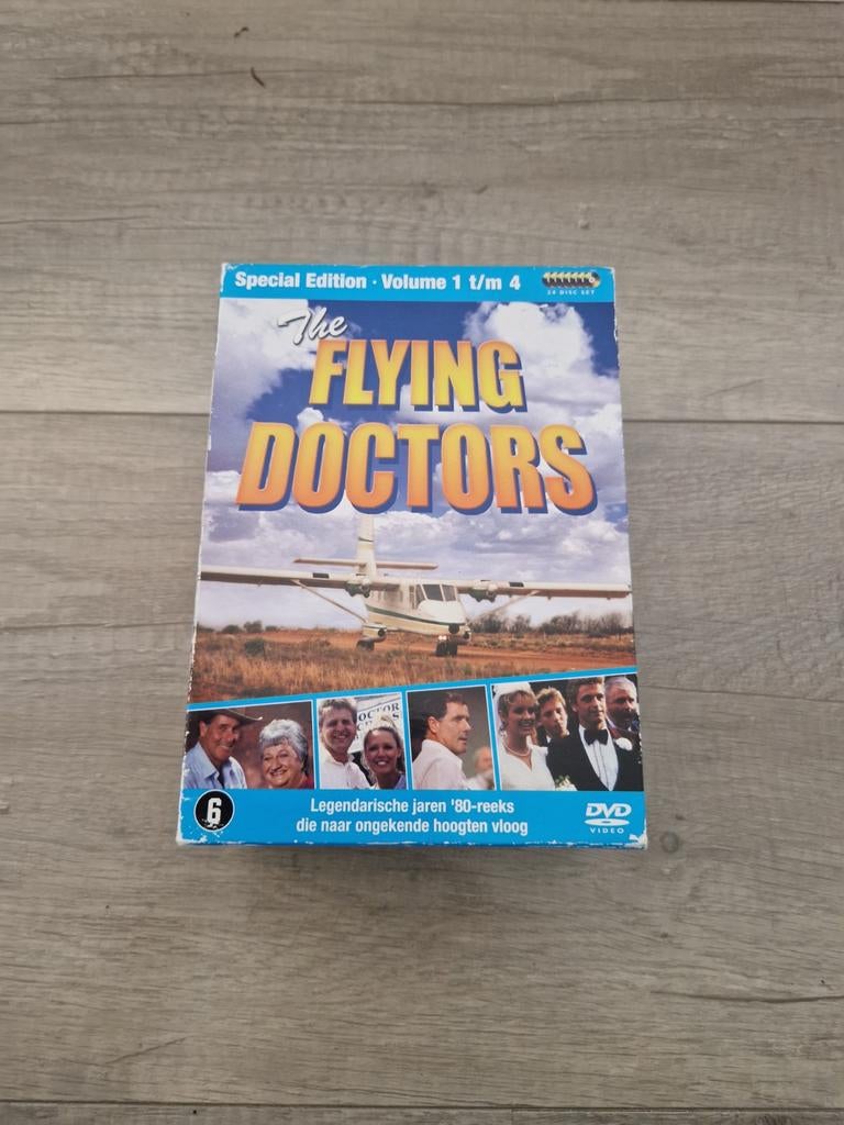 Dvd film box flying doctors seizoen 1 tm 4 serie special, Vanaf 12 jaar, Ophalen of Verzenden, Zo goed als nieuw